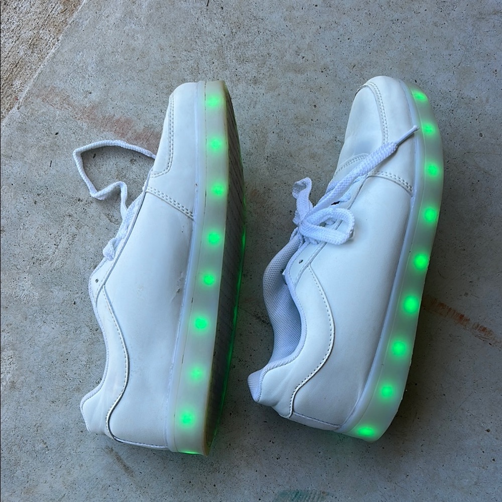 White Sneakers with LED Lights - 10 settings size 8 - so fun for school dances!